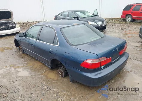 2000 Honda Accord 2.3 Lx from USA, damaged, VIN 1HGCG5646YA056841